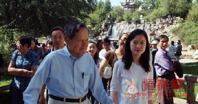 杨振宁一年薪多少钱 杨振宁有多厉害个人资料简历起底