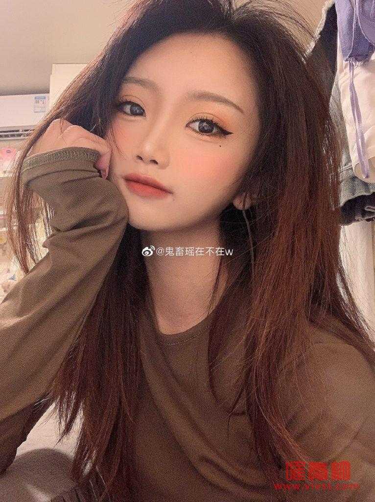 鬼畜瑶在不在w一个人气很高的二次元COSER美少女