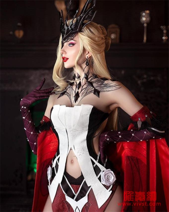 俄罗斯美女Coser AlinMa神还原《电锯人》玛奇玛