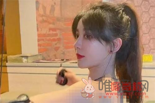 怕辣美娜的“鱿鱼丝带舞”是怎么回事 什么舞啊