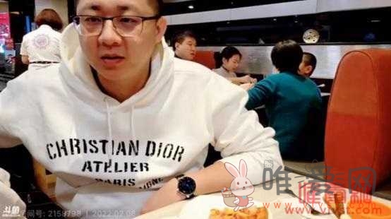 斗鱼鱼皇自嘲像被前妻包养，思凯老板欲成为其员工