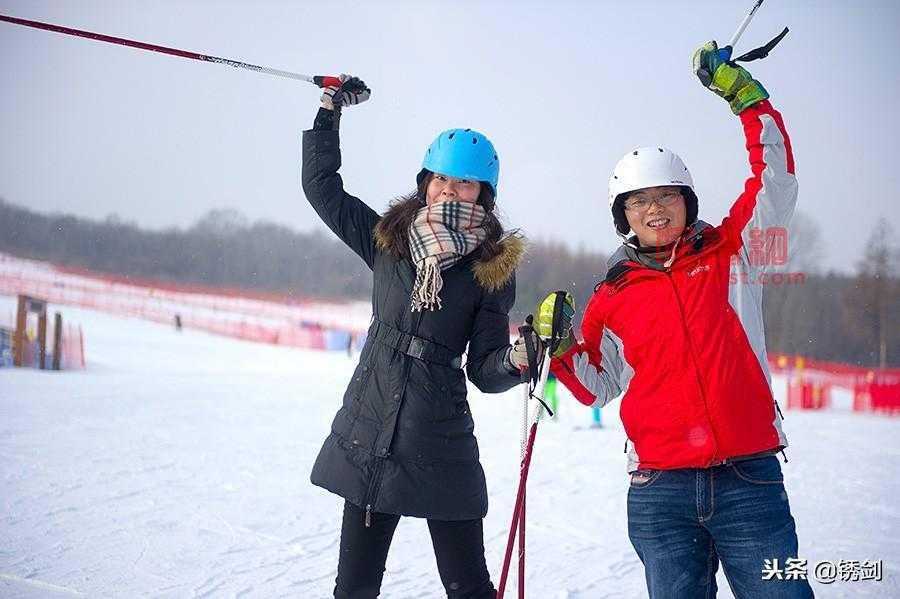 长白山在哪个城市？吉林省白山市长白山的雪是粉雪吗？有什么寓意？